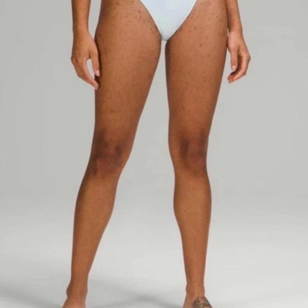 Lululemon seersucker skimpy mid rise swim Size XSmall Bikini Bottom sheer blue